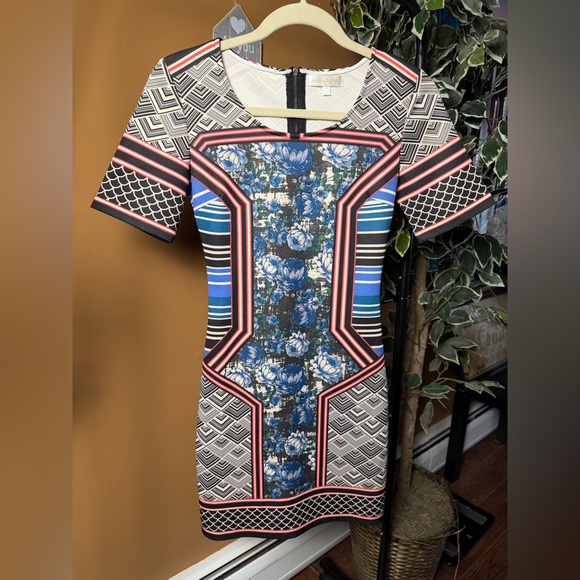 Jealous Tomato Dresses & Skirts - Jealous Tomato Stripe Floral Shift Dress Short Sleeves Back Zipper Size XSmall